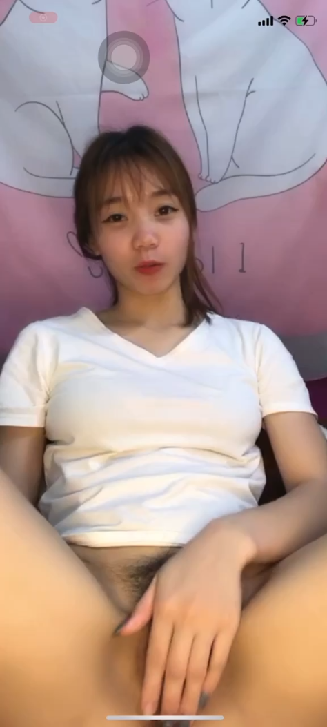 Baju Putih Buka Kaki Lebar Live